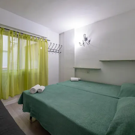 Homeholidaysrentals Gala Apartment